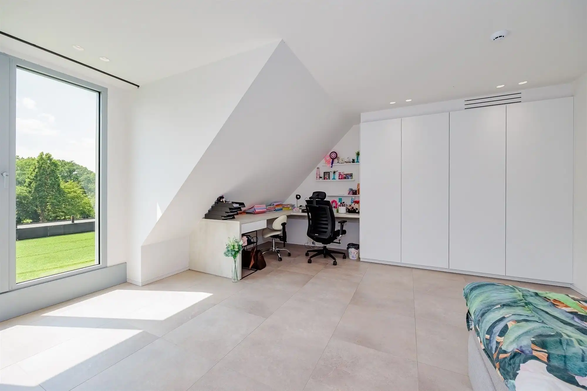 Prachtig afgewerkt gebouw - showroom + villa foto 37