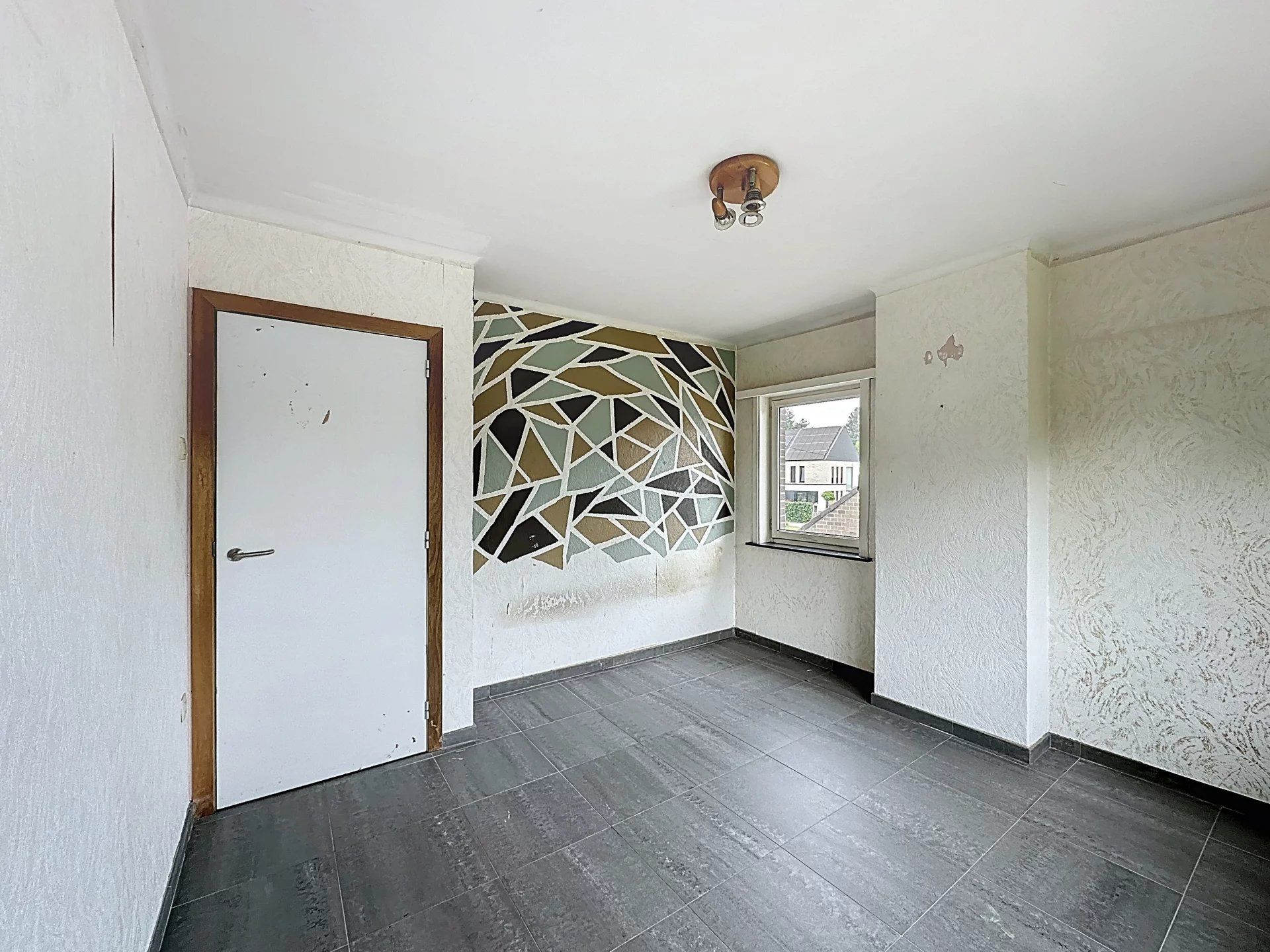 Op te knappen woning met 3, mog. 5 slaapkamers op groot perceel van +/- 10 are. foto 18