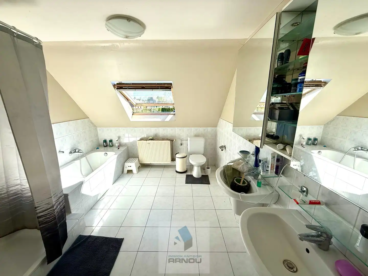 Charmante gezinswoning (HOB) met 3 slaapkamers, tuin en garage foto 8