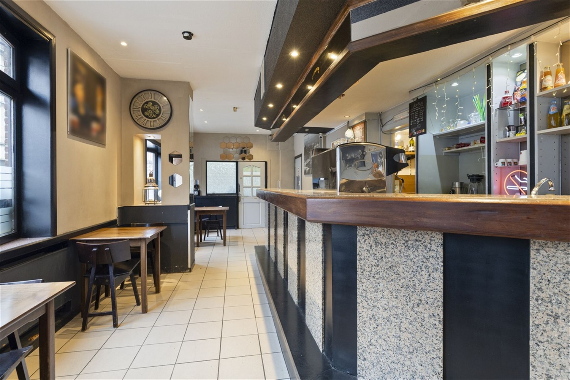 Opbrengsteigendom te koop te Laken.



 foto 2