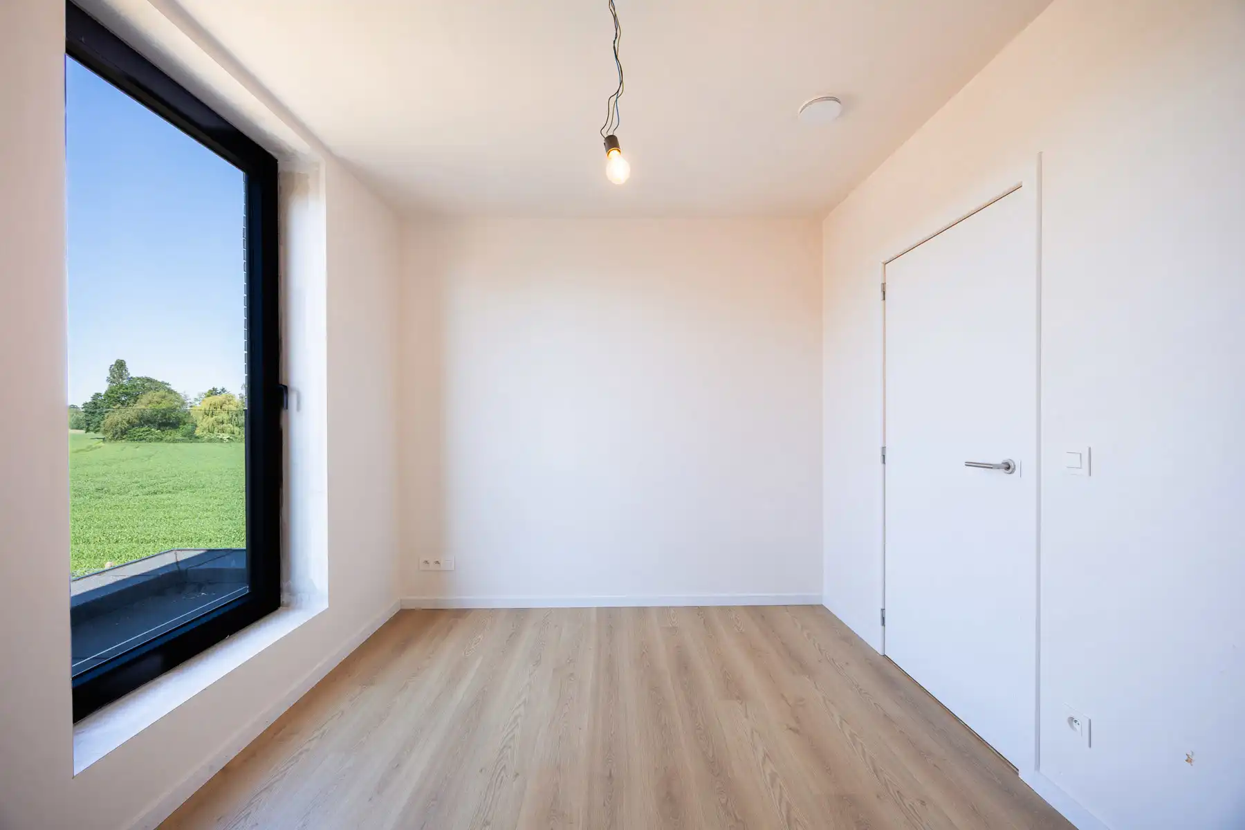 Prachtige nieuwbouwwoning met top afwerking foto 24