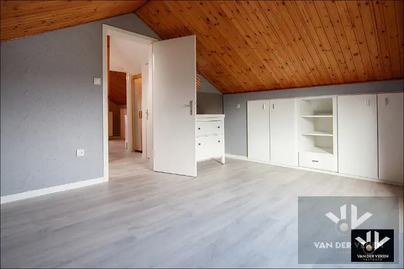 Te renoveren (uitbreidbare) woning (6% btw) met garage op een rustig gelegen perceel van +- 11are op wandelafstand van het centrum van Diepenbeek! foto 16