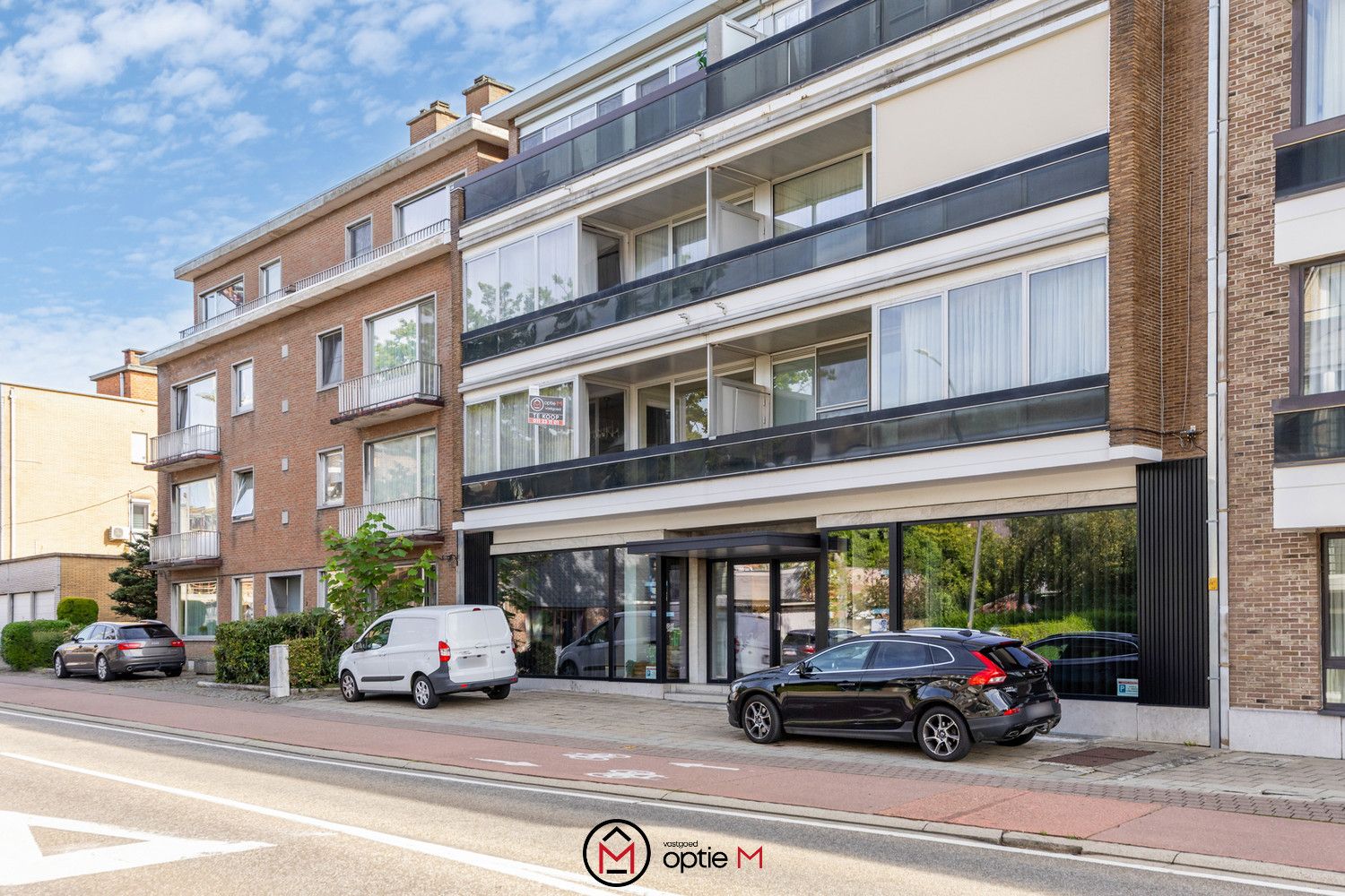 RUIM APPARTEMENT MET PARKEERPLAATS EN KELDER foto 30