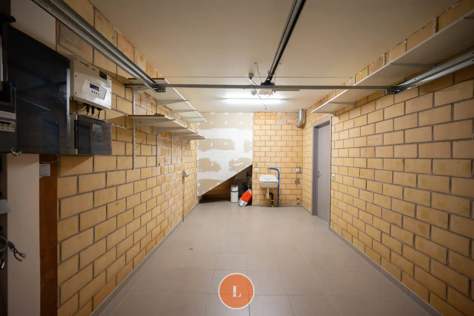 recente halfopen woning in een rustige wijk foto 21