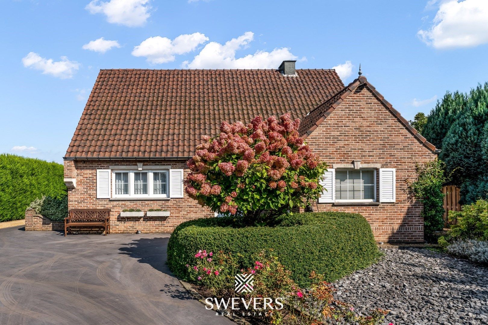 Instapklare landelijke woning met paardenweide op ruim 1ha foto {{pictureIndex}}