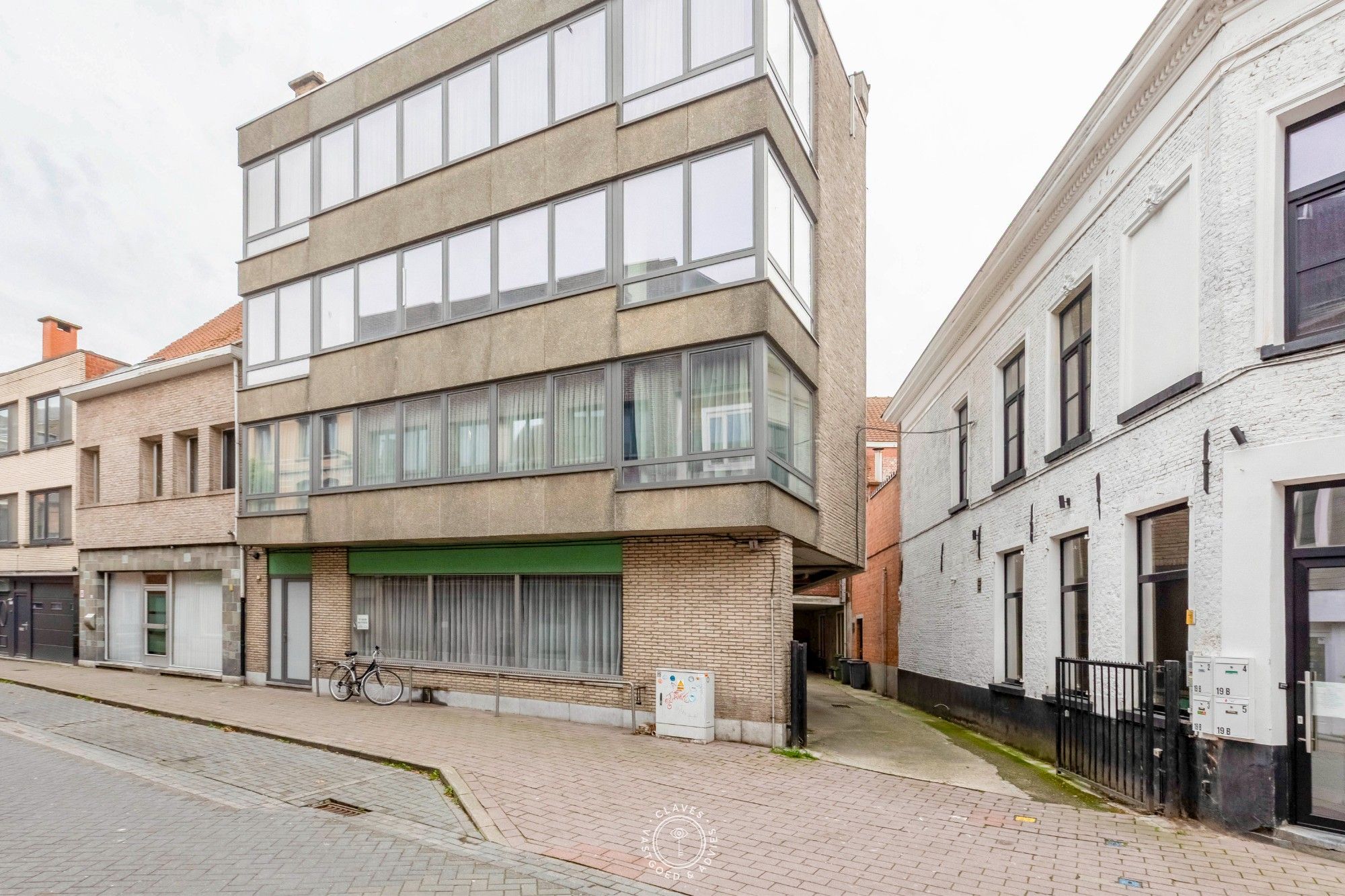 Welgelegen investeringseigendom met ruime driekamerappartementen foto 2