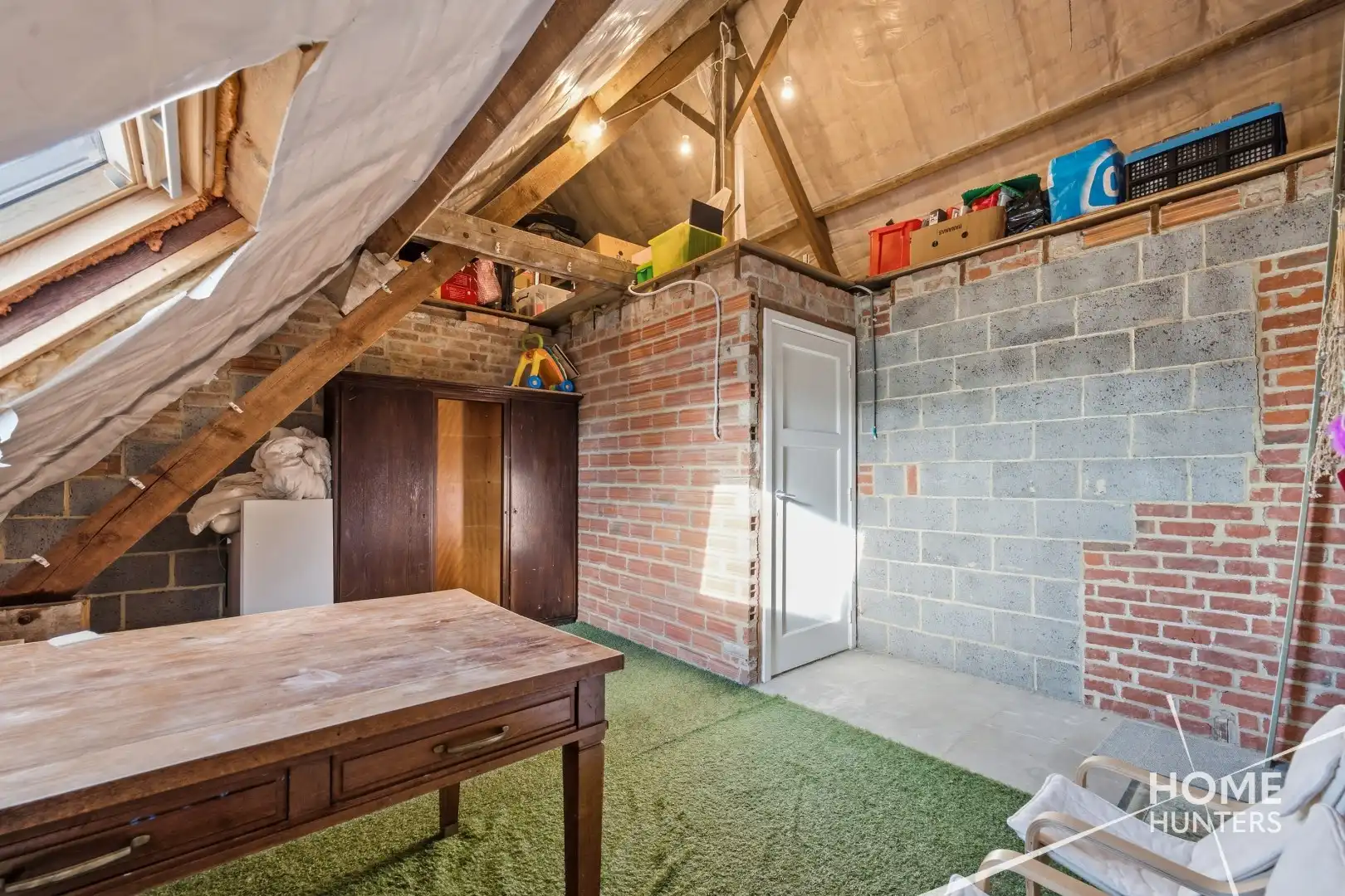 Prachtig gerenoveerde woning met 4 slaapkamers en een ruime tuin vlak bij het historische hart van Ieper! foto 24