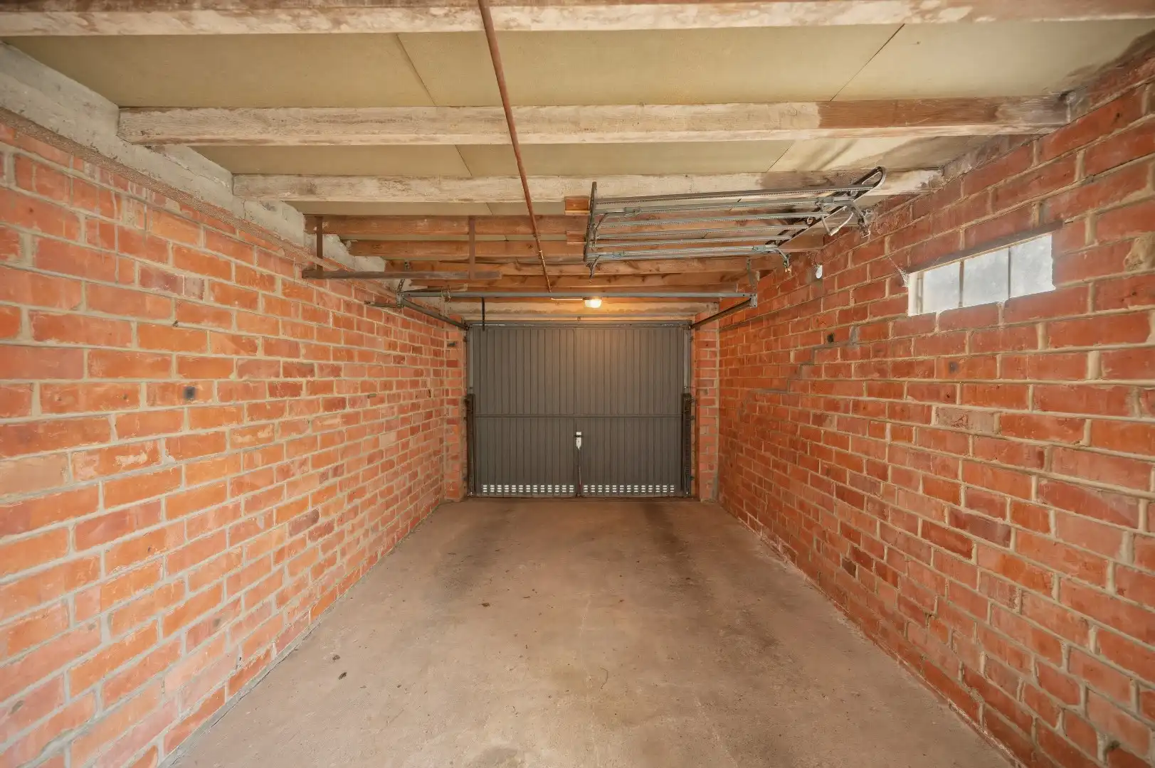 Te renoveren woning in een rustige wijk te Tienen op wandelafstand van centrum en station. foto 3