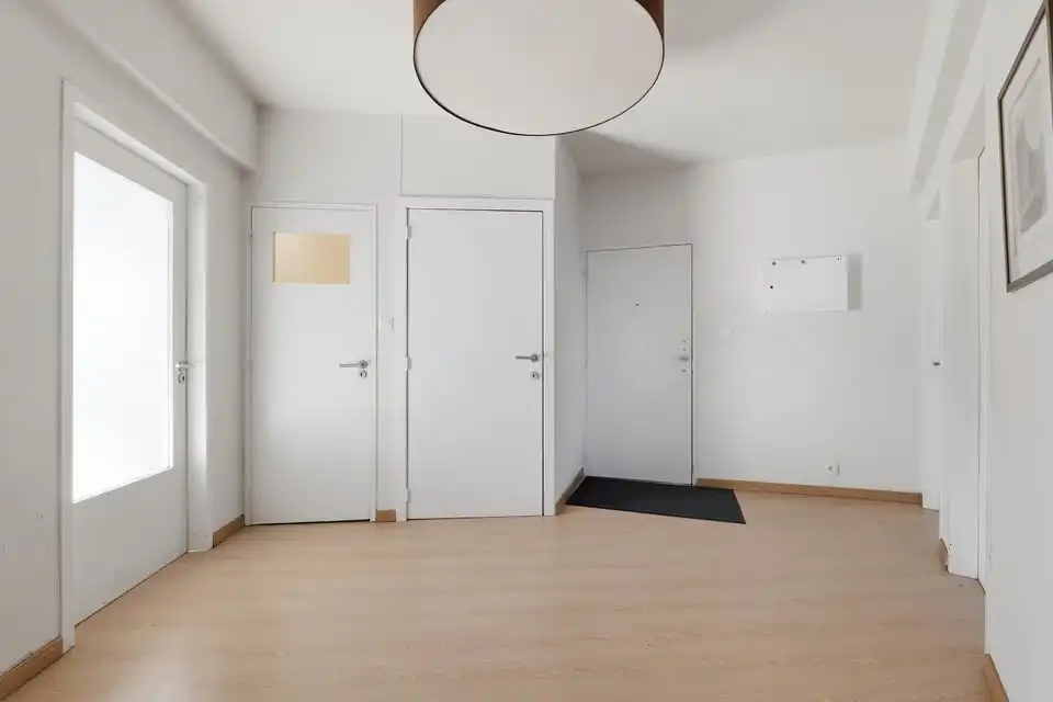 LICHTRIJK APPARTEMENT MET 2 SLKS IN HET CENTRUM VAN SINT-TRUIDEN foto 7