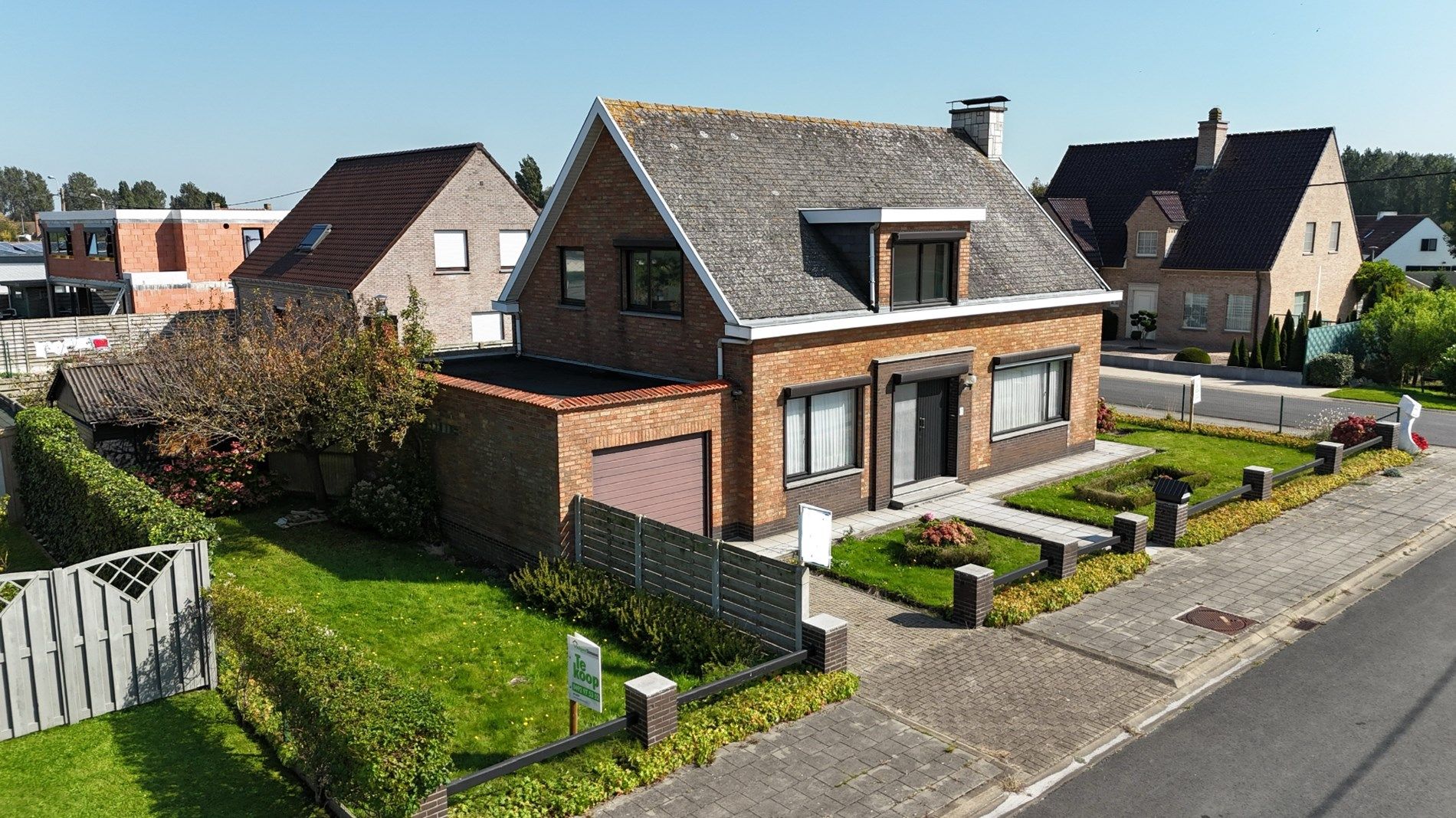 Alleenstaande woning met 4 slaapkamers en garage te Westende  foto 2