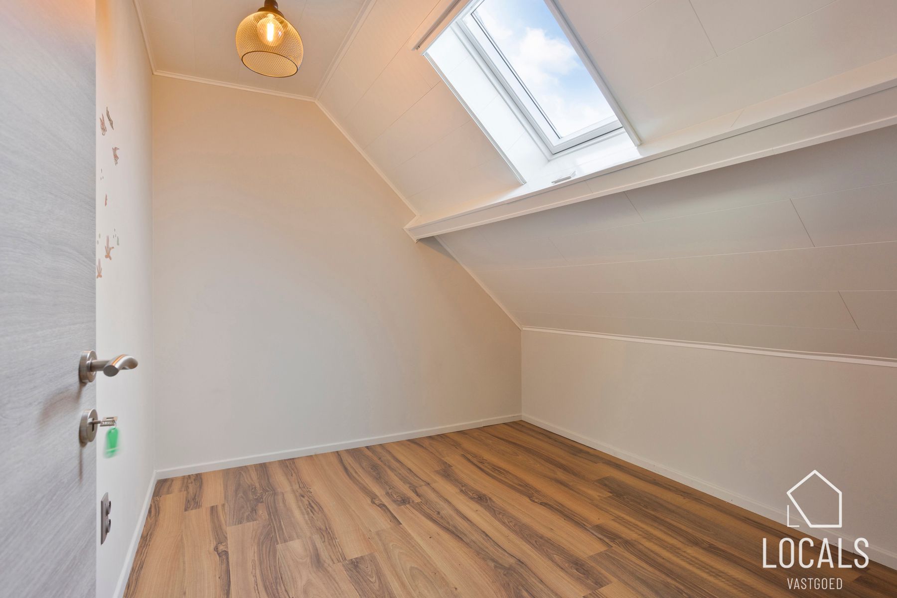 Volledig gerenoveerde halfopen bebouwing in Denderhoutem foto 13