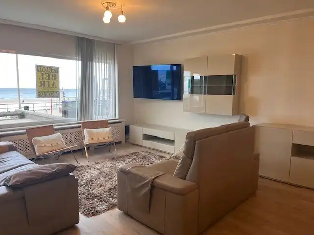Topper! Drieslaapkamerappartement met ruim frontaal zeezicht gelegen op het rustige gedeelte van de zeedijk van Middelkerke foto 4