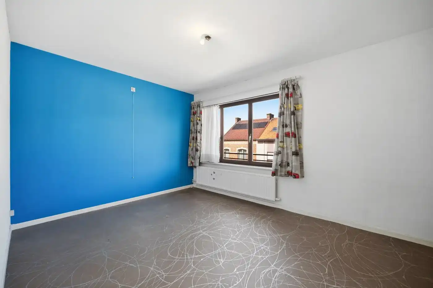 Ruime halfopen bel-étagewoning met prachtig uitzicht foto 17