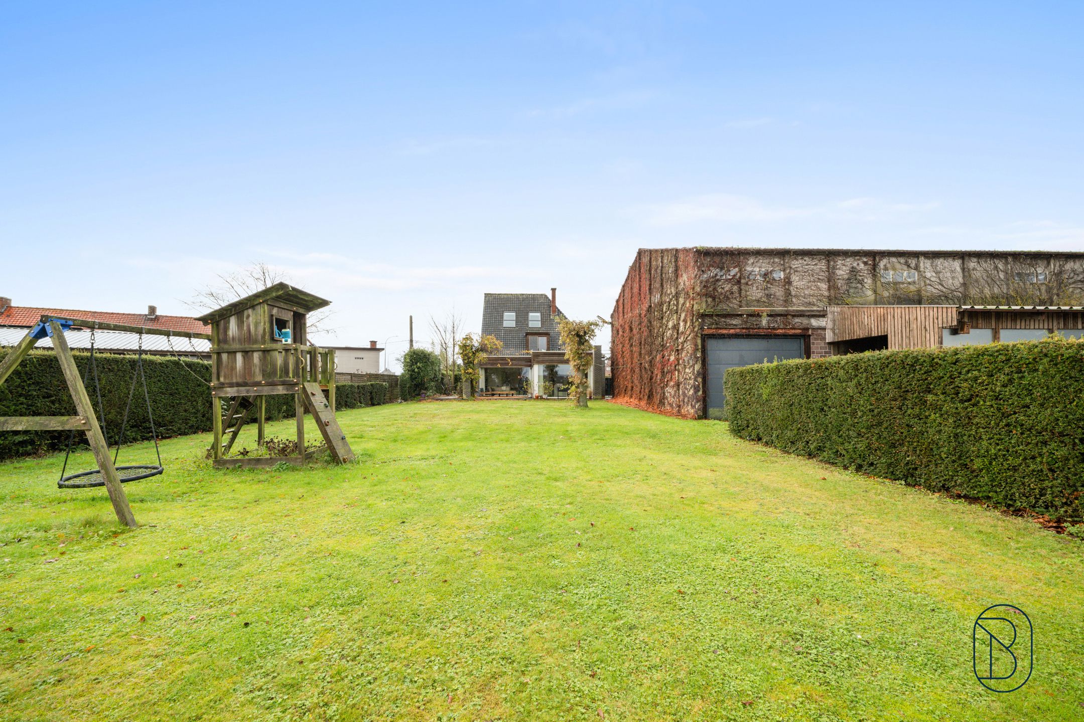 Stijlvolle gerenoveerde woning met loods in Zwevegem foto 27