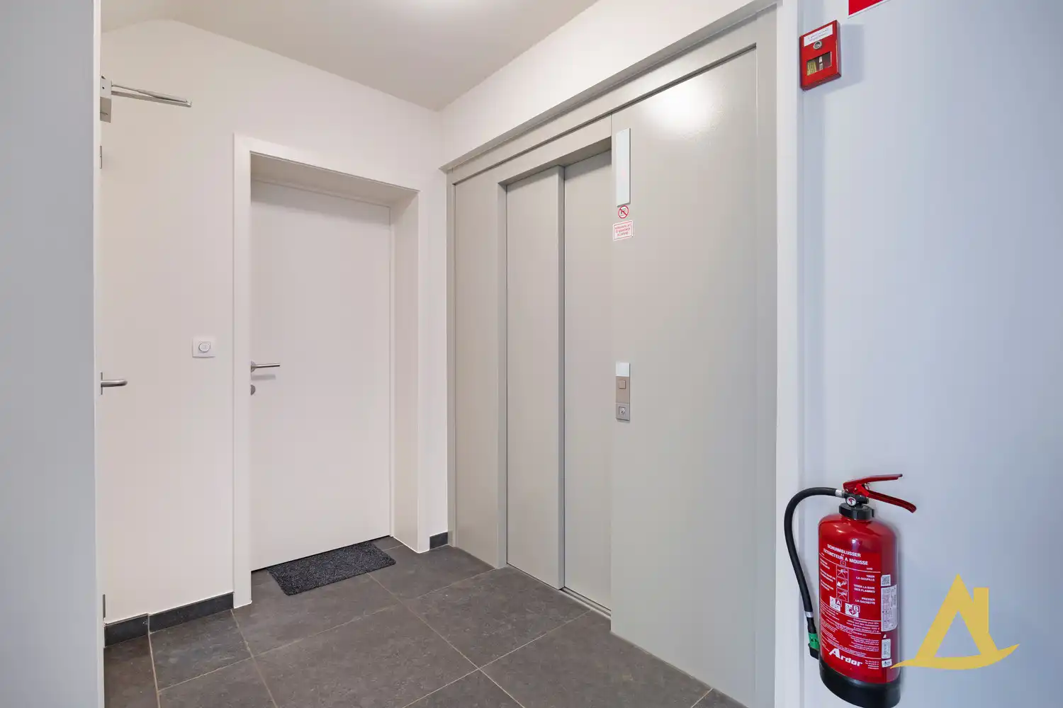 ENERGIEZUINIG APPARTEMENT MET AUTOSTAANPLAATS TE DIEST! foto 4