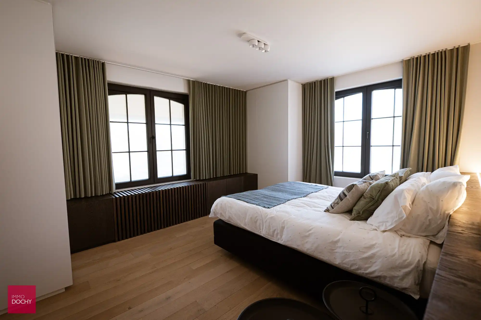 Instapklare ruime villa met grote garage en bijgebouw foto 15