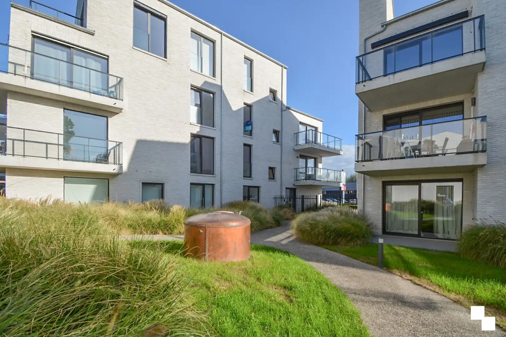 Energiezuinig 2-slaapkamer appartement met garage - centrum Rumbeke foto 2