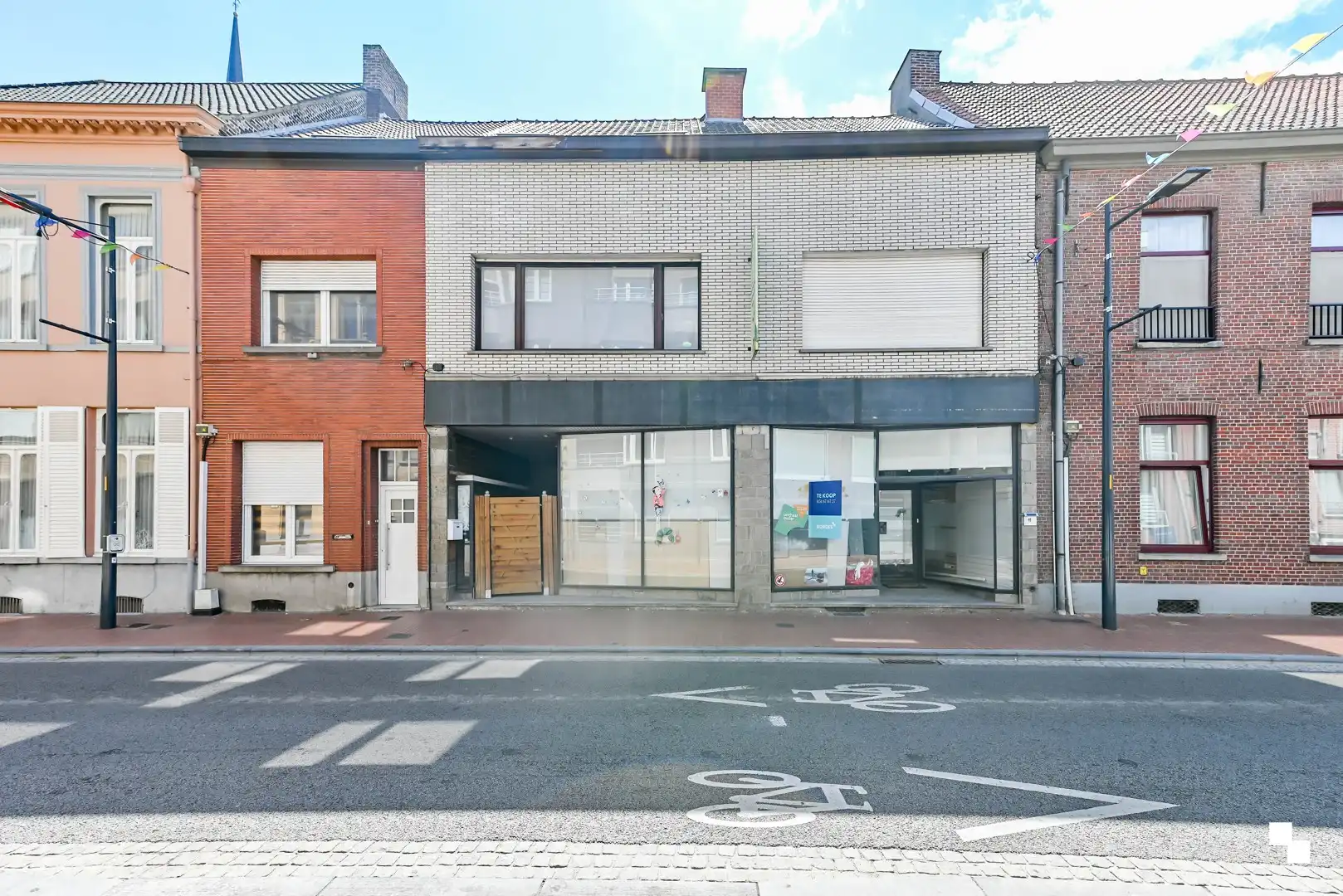Verder op te knappen handelseigendom met woonst in centrum Izegem foto 25