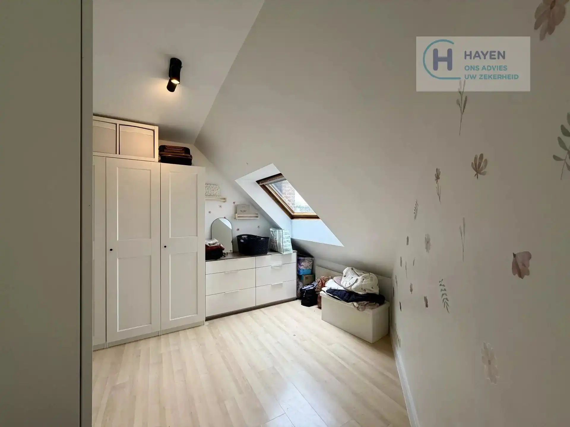 Instapklaar appartement met 2 slaapkamers en bovengrondse garage in hartje Kermt foto 11