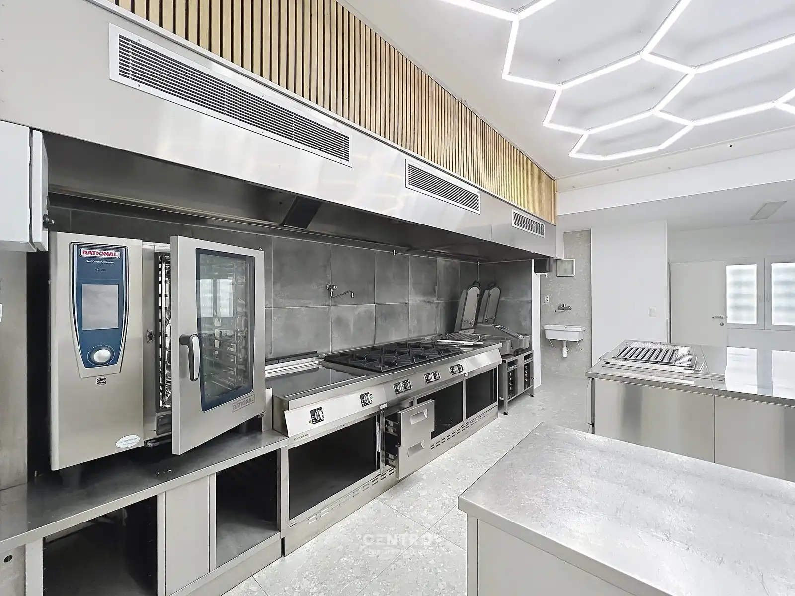 Instapklaar horecapand (± 300 m²) met hyper-geïnstalleerde keuken op commerciële toplocatie op 100m van het strand Oostduinkerke-Bad ! foto 10