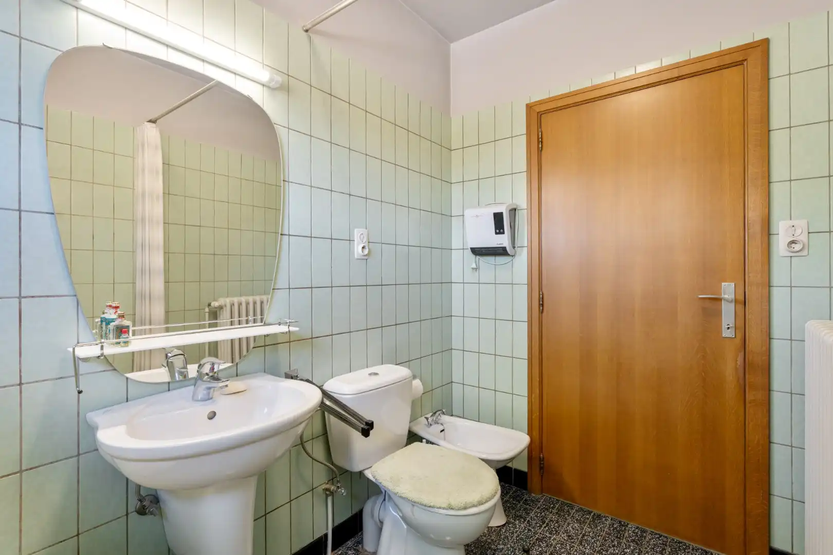 Gelijkvloerse gezinswoning op een ruim perceel van 9a51ca op een rustige locatie met uitzicht op achterliggende weilanden!  foto 21