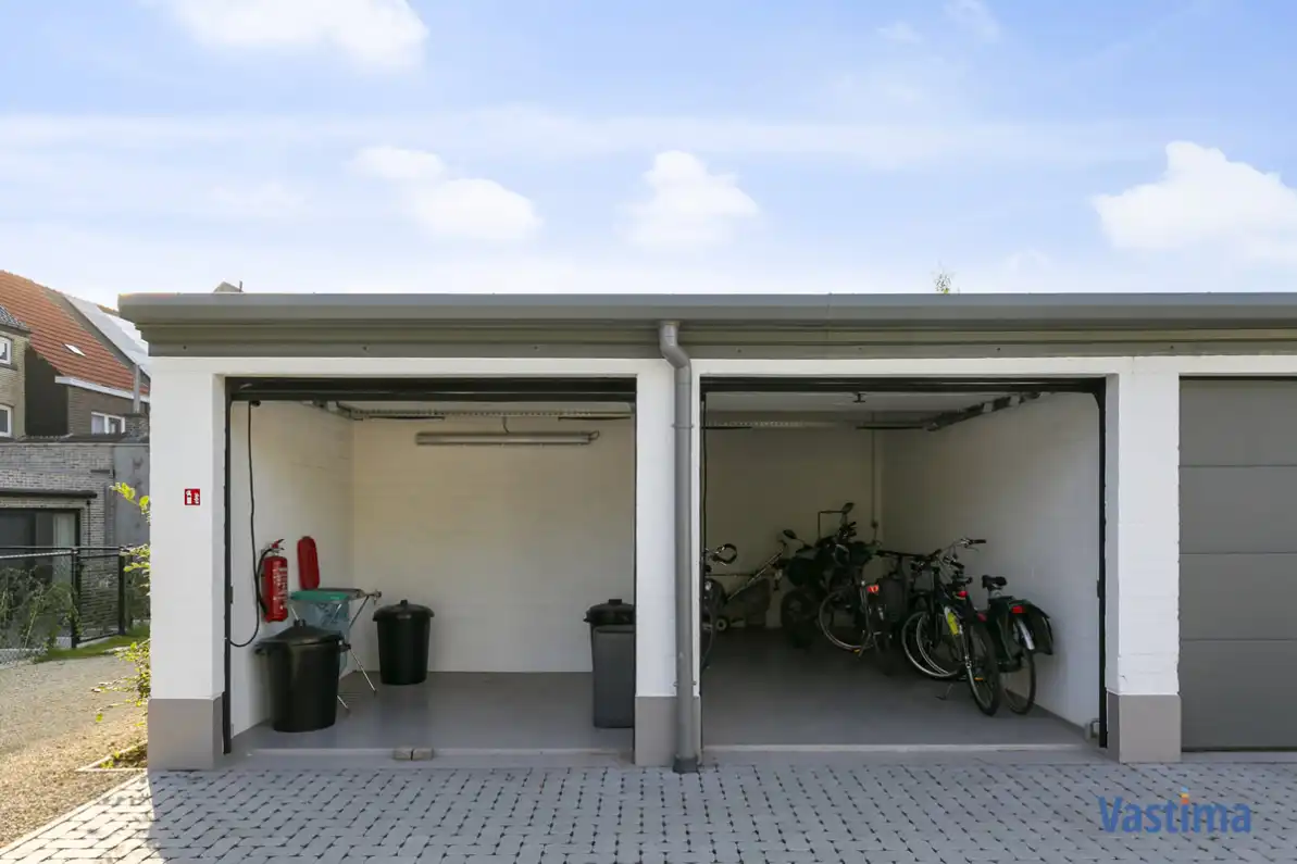 Recent appartement met 2 slaapkamers, terras, lift en garage foto 19