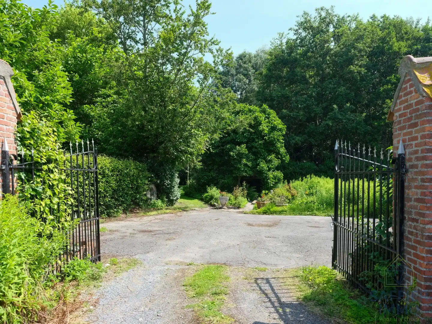 Uniek pand op 3.515 m² met prachtige tuin en volop privacy in Ingelmunster foto 3
