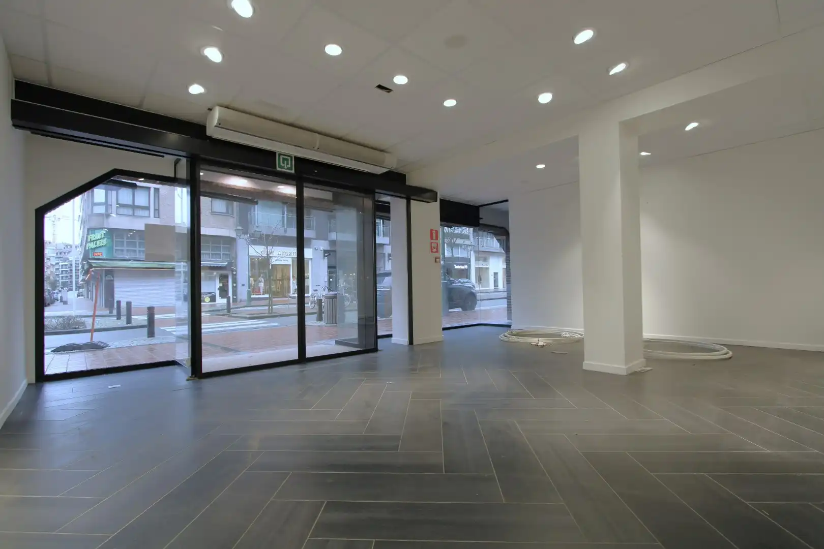 Breed instapklaar handelspand 320 te huur Knokke  foto 9