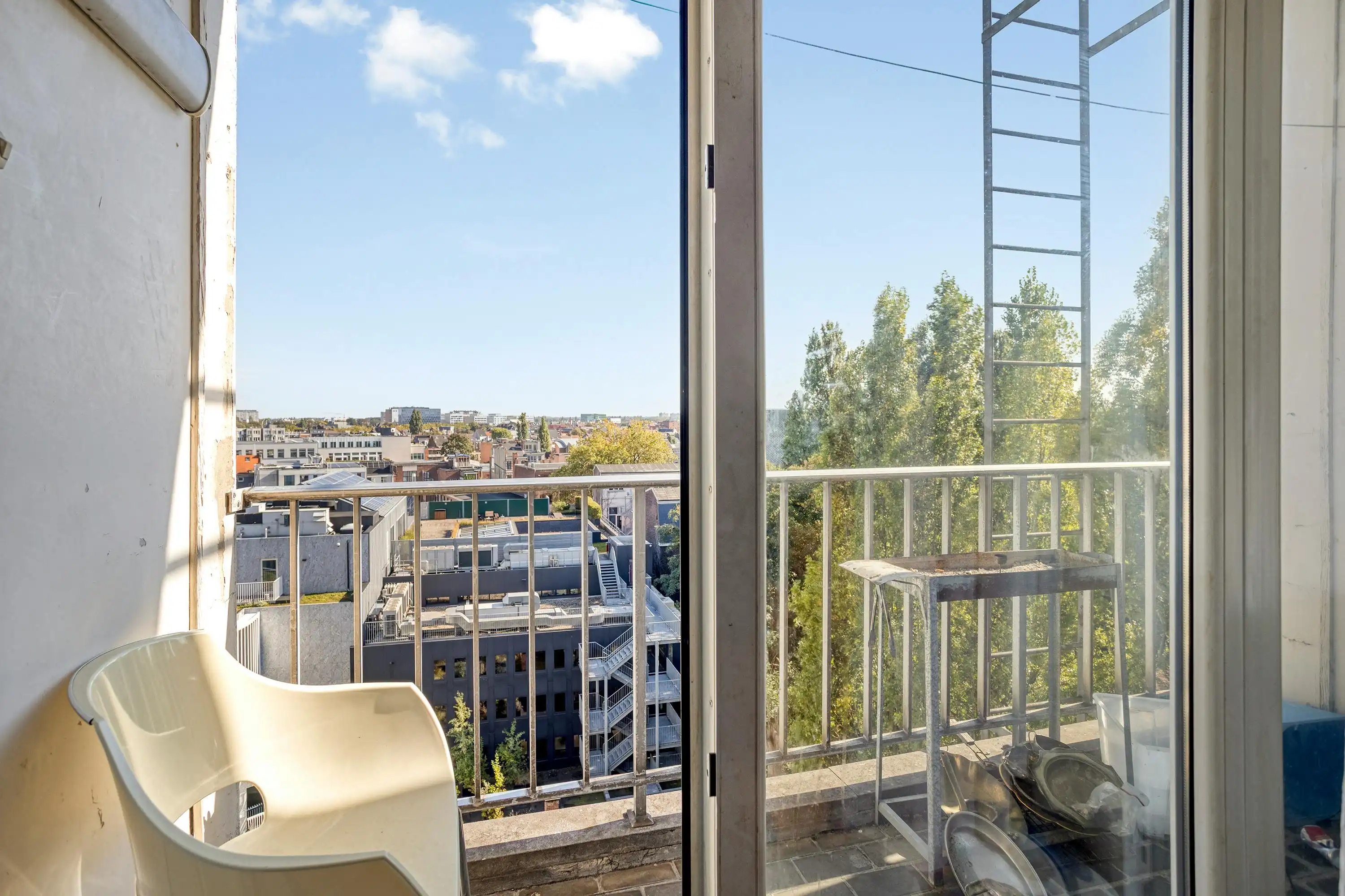 Op te frissen studio met terras te koop in Antwerpen centrum foto 4