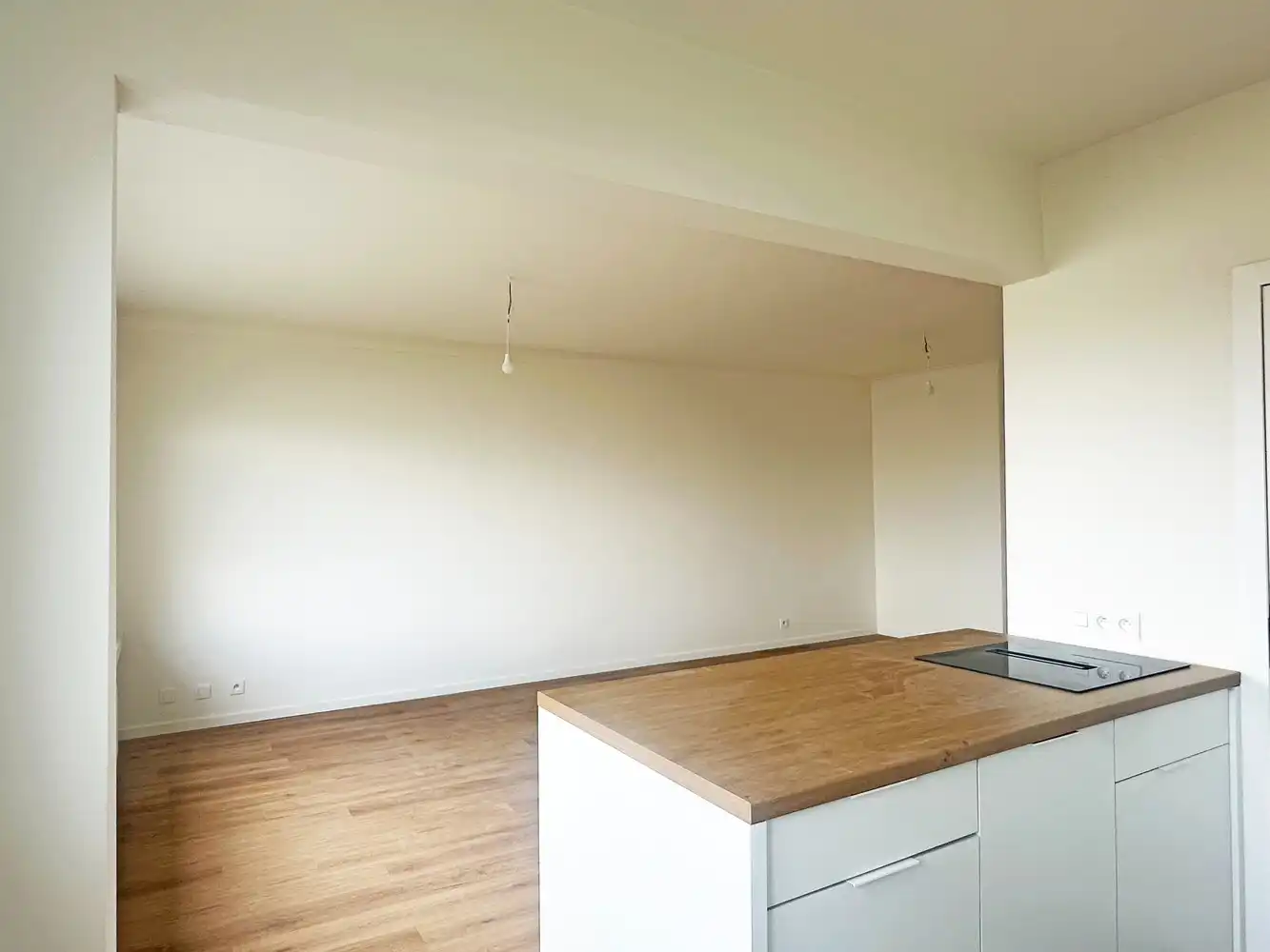 Volledig gerenoveerd 2-slaapkamer appartement in Aartselaar! foto 5