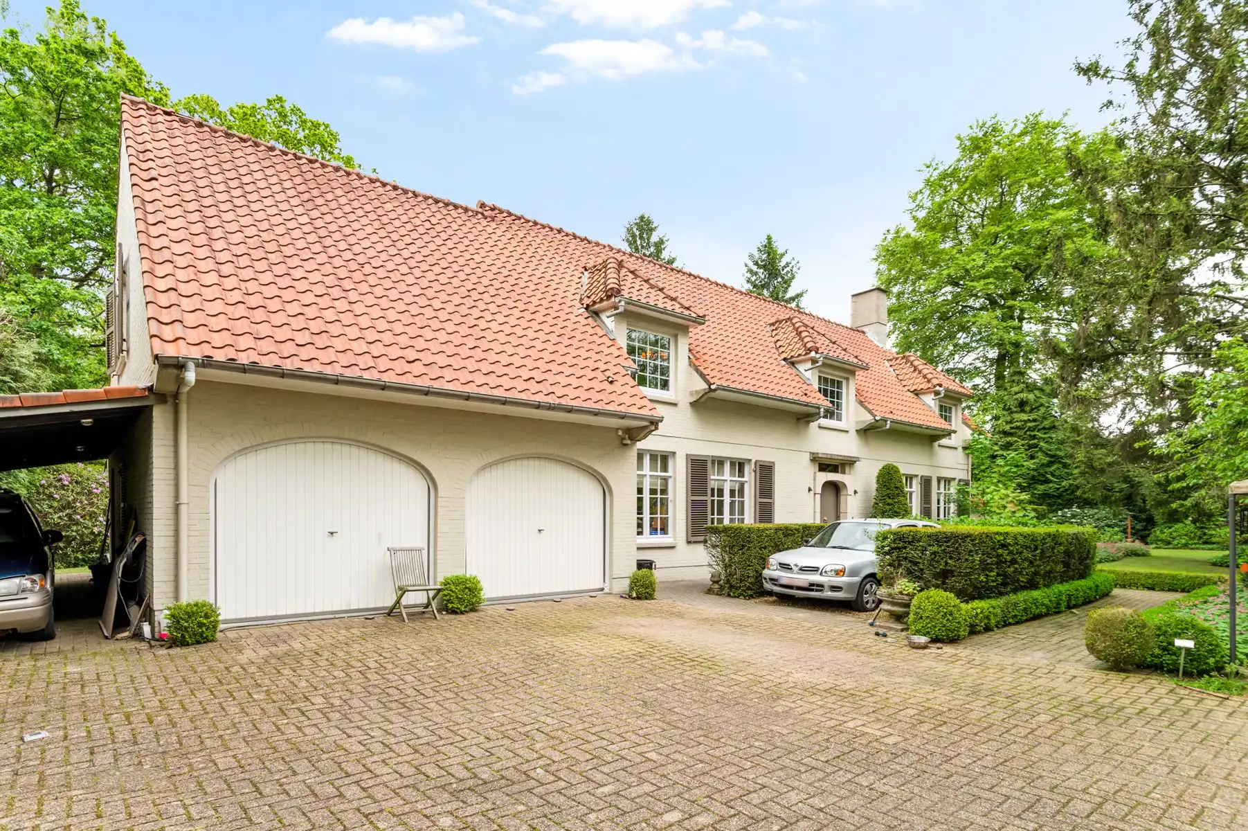 Hoofdfoto van de publicatie: Elegante villa op een uitstekende ligging