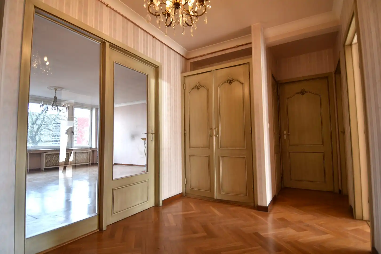 Gezellig centrum appartement met 3 slaapkamers, zonnig terras, kelderberging én garage te koop in Kortrijk foto 9