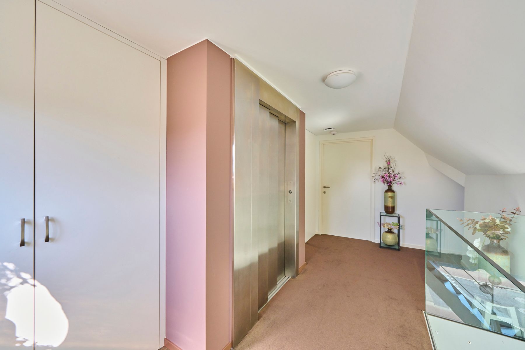 Exclusieve woning met handelzaak,appartement, zwembad en lift. foto 29
