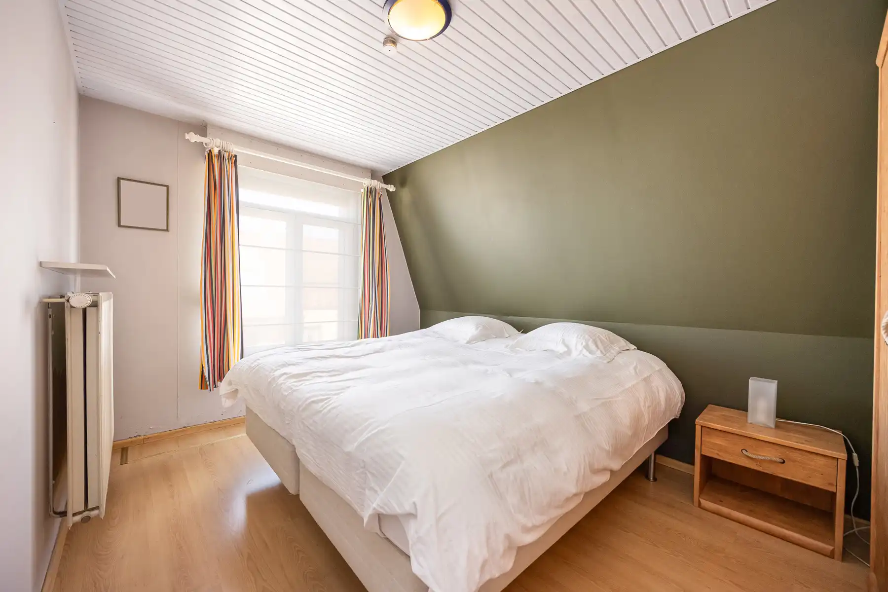 Ruime gezinswoning met rustige tuin en 4 slaapkamers. foto 20