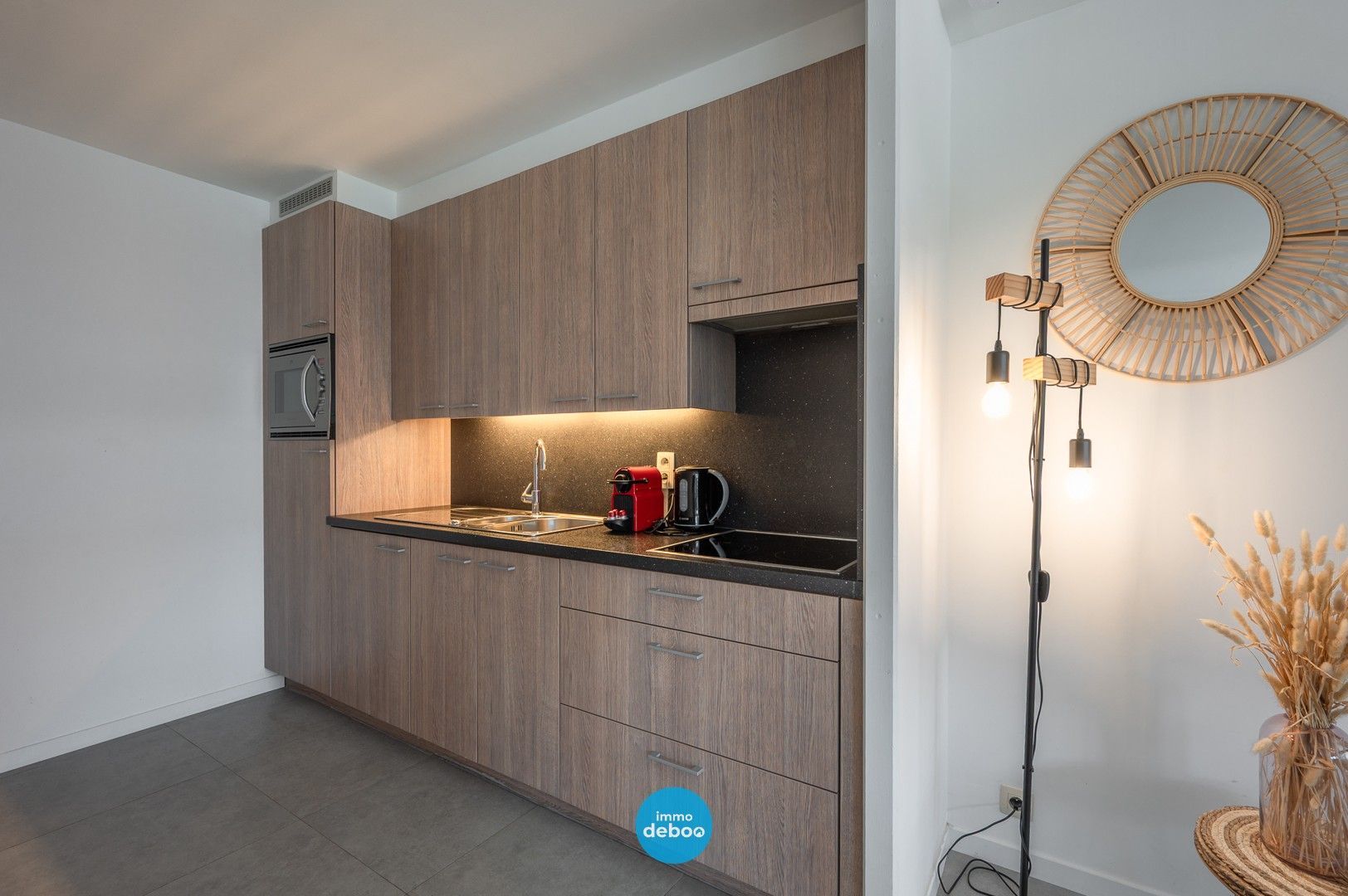 Ruime gerenoveerde studio met zijlings duinzicht foto 9