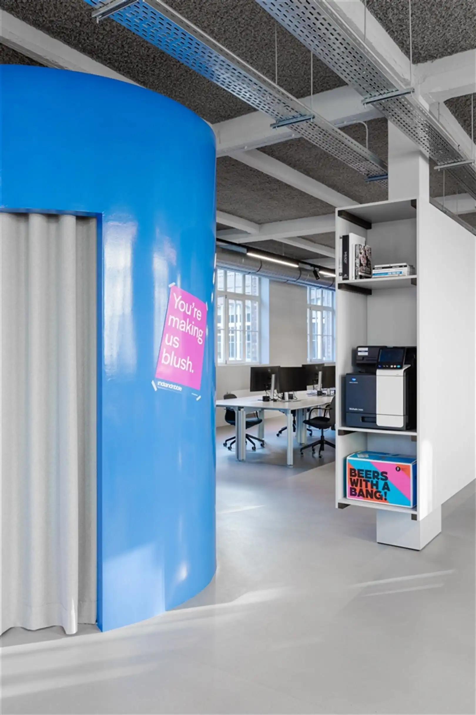 Kantoorgebouw foto 12