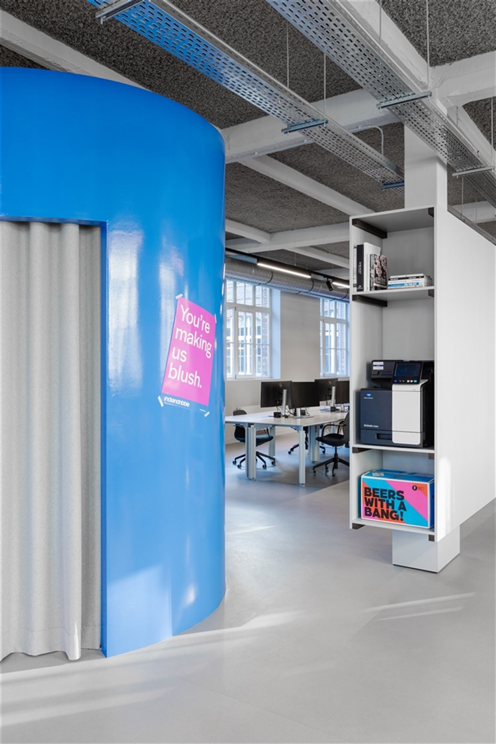 Kantoorgebouw foto 12