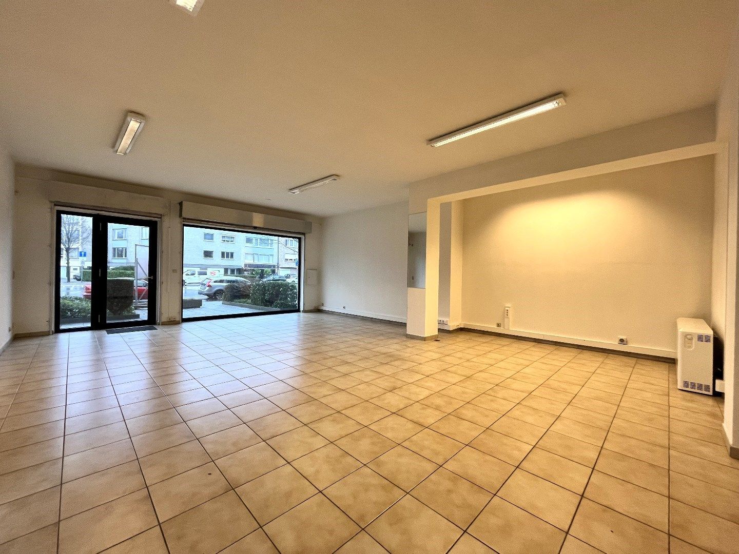 Handelsruimte met inpandige garage op toplocatie foto 7