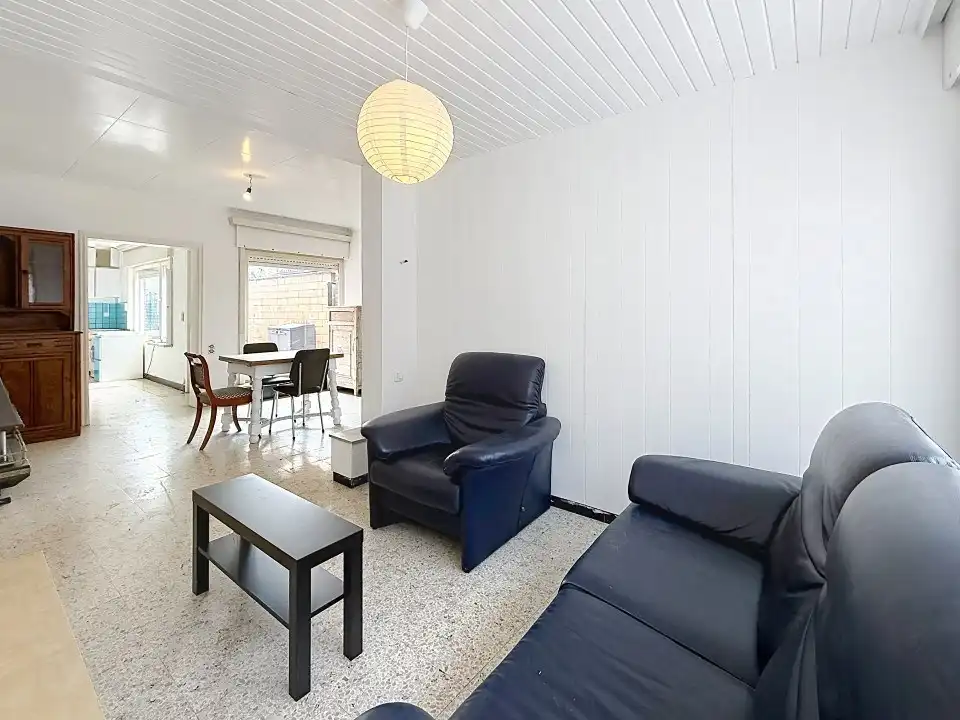 Centraal gelegen te renoveren ruime woning foto 3