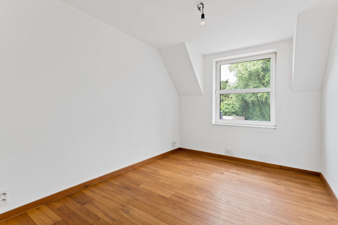Ruime, instapklare woning met 3 slpk., dubbele garage en tuin foto 21