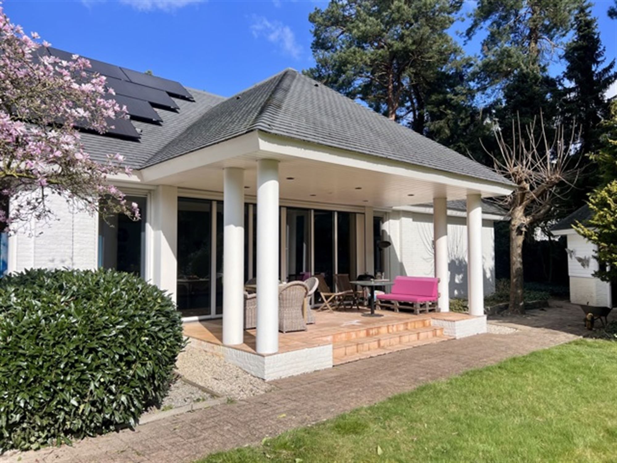 Statig landgoed met binnenzwembad op toplocatie foto 37