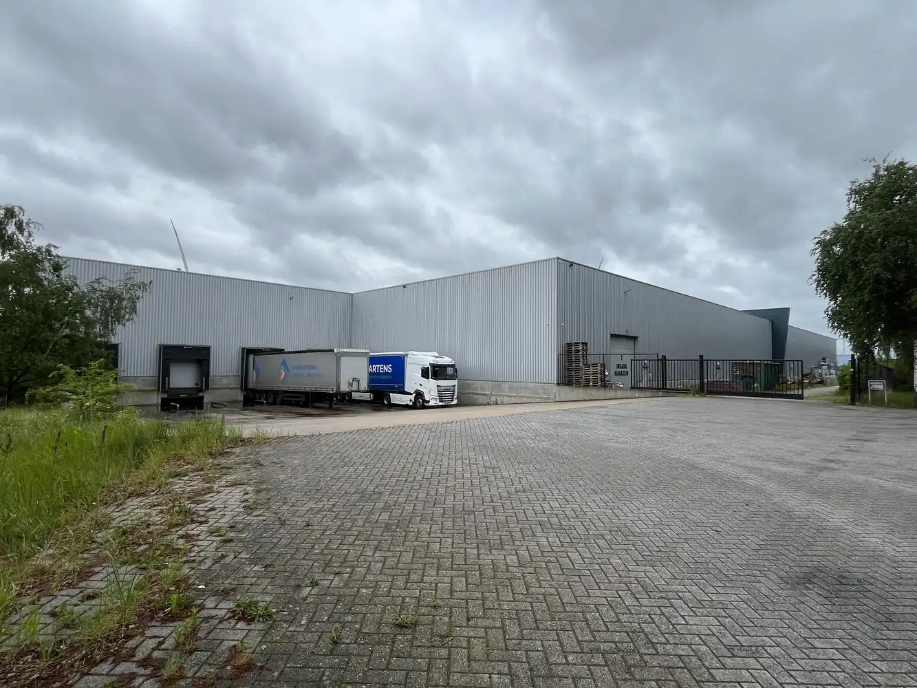 Industrieel-magazijn-logistiek te huur Maatheide 110A - 3920 Lommel