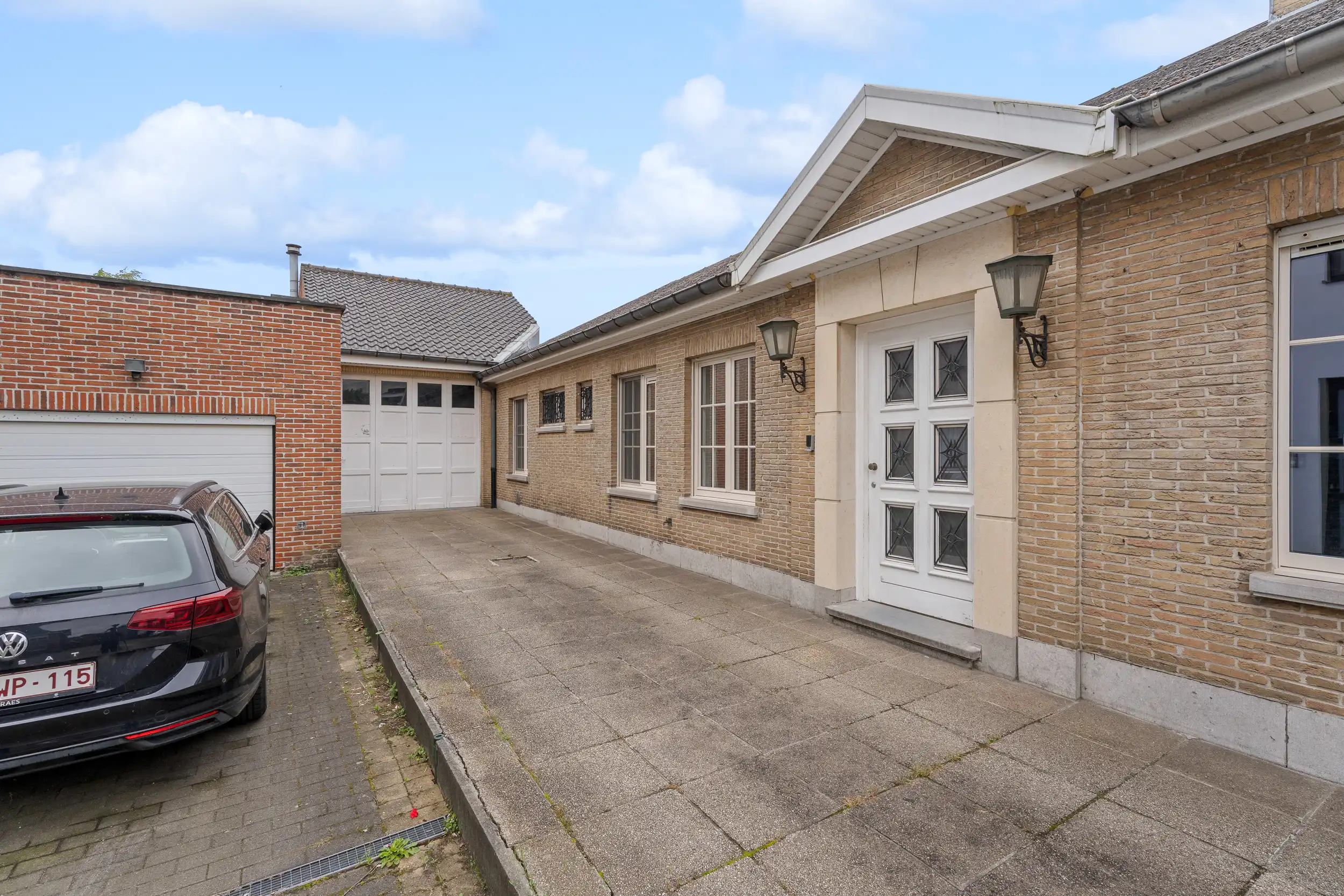 Ruime bungalow met magazijn op 1.101 m² grond foto 11