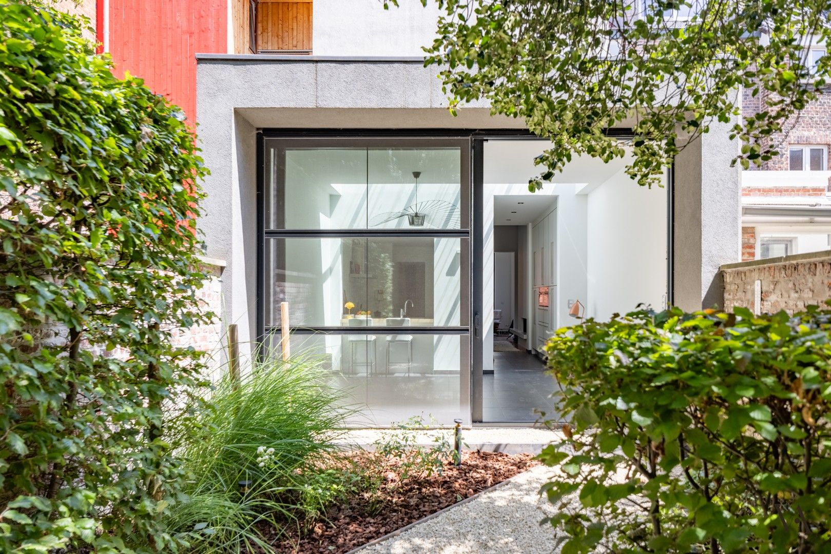 Exclusieve gerenoveerde burgerwoning met overvloedige lichtinval en uniek stadstuintje foto 7