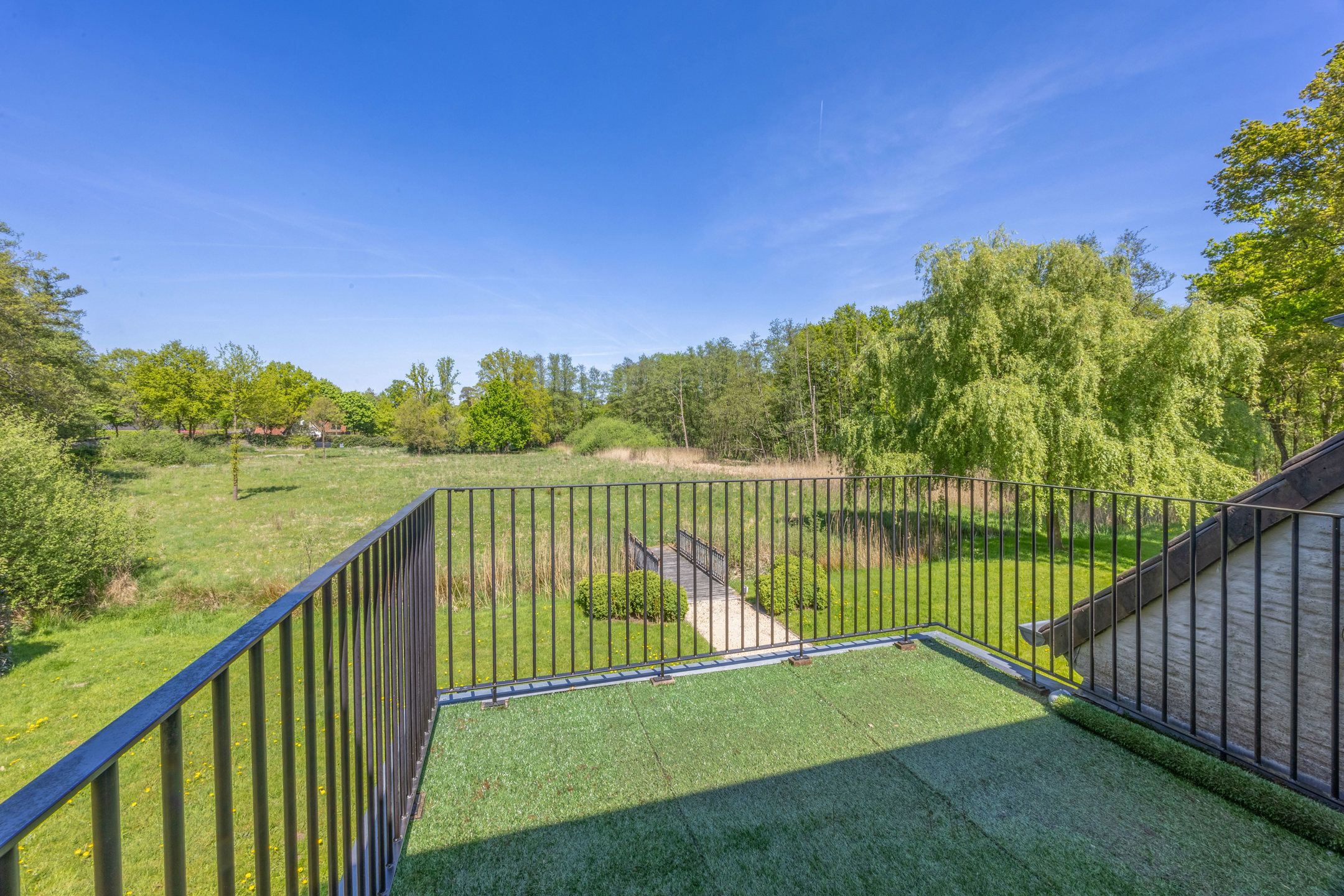 Charmante woning omringd door ca 6000m² aan prachtige natuur foto 10