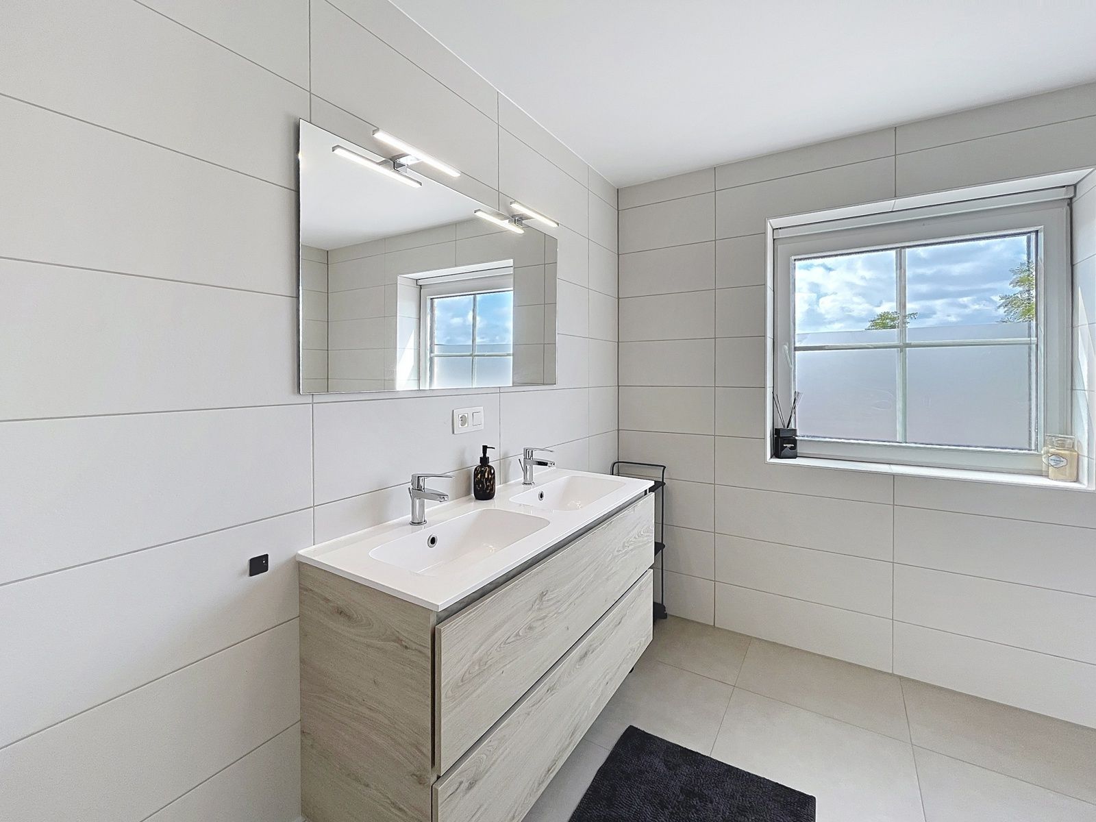 Luxueuze duplex met 4 slpk. en terras in Geistingen.  foto 10