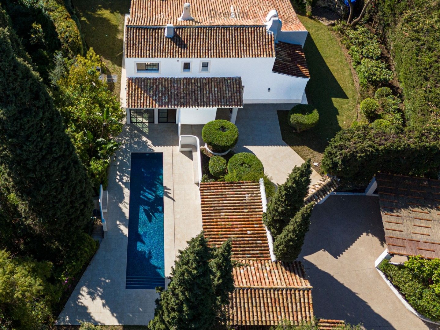 Gerenoveerde chique villa te Benahavis omgeven door een prachtig landschap. foto 22