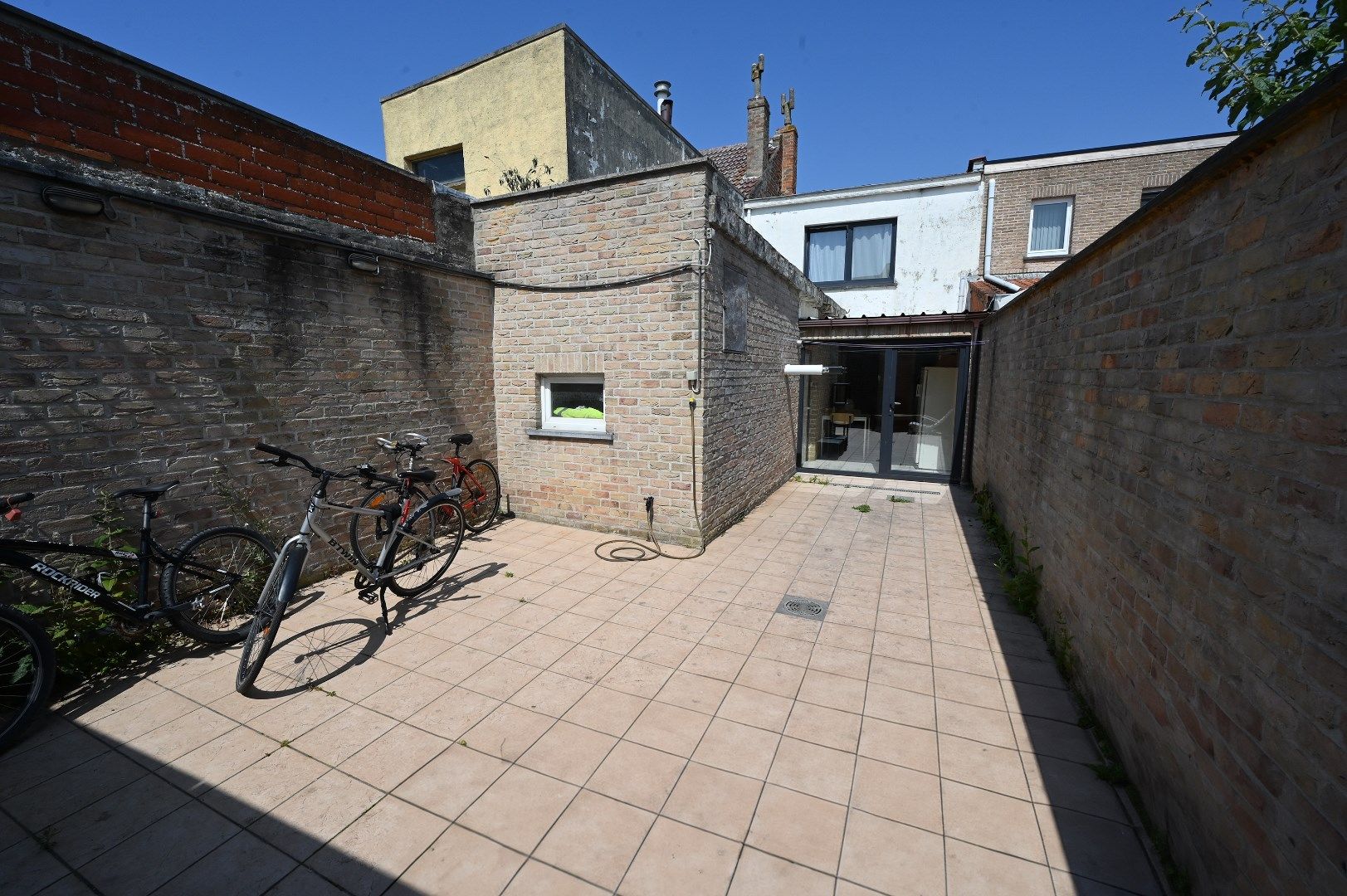 TE RENOVEREN STADSWONING MET ZONNIGE TUIN OP TOPLIGGING foto 2