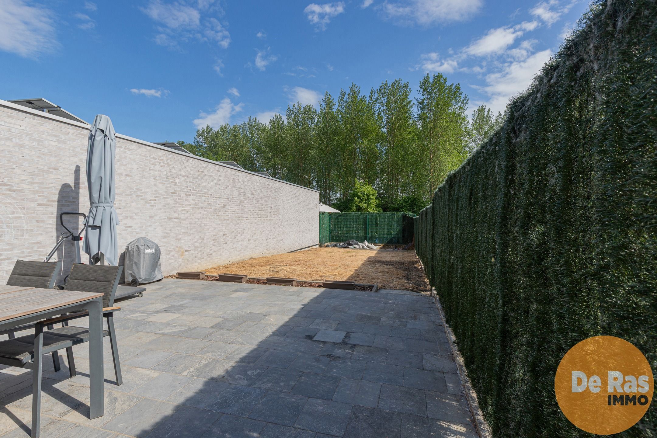 HERZELE - Gelijkvloers appartement inclusief garage met tuin foto 17