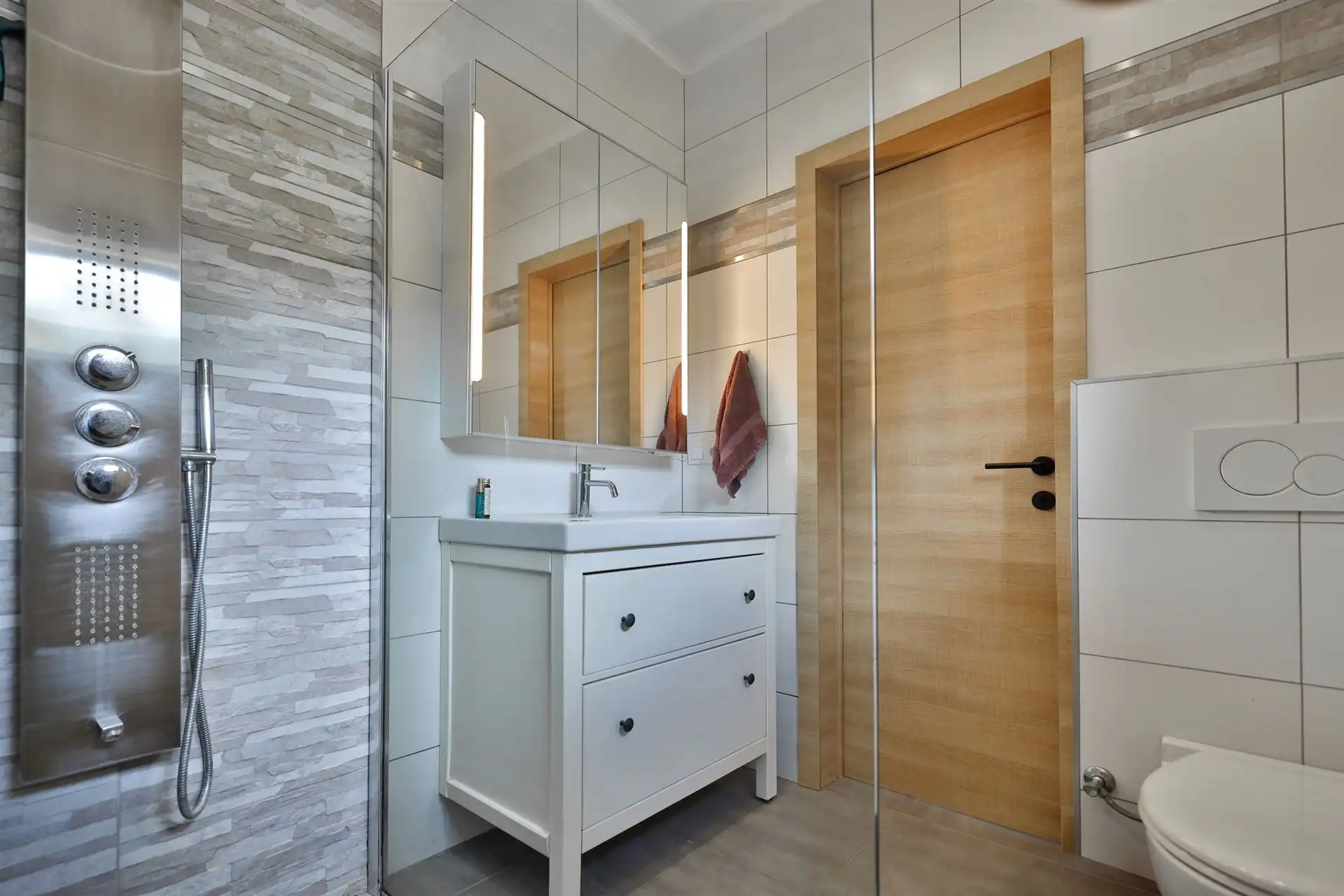 Zeer charmante half open woning in gegeerde wijk foto 6